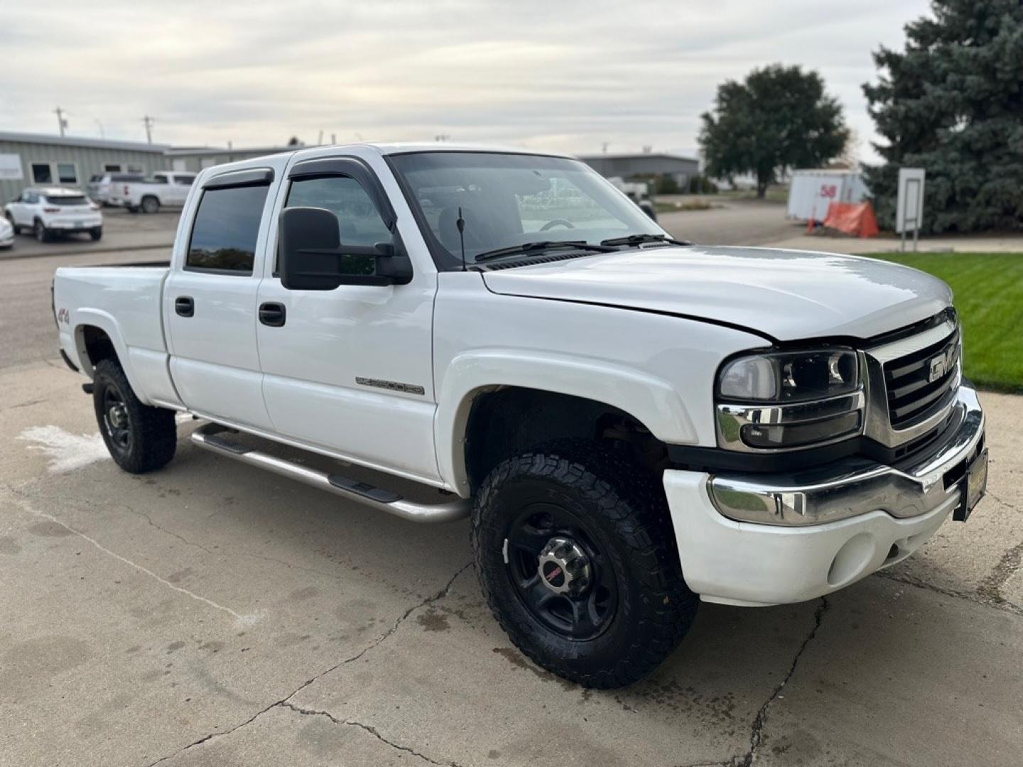 2003 WHITE GMC SIERRA 2500 HEAVY DUTY (1GTHK23U73F) with an 6.0L engine, Automatic transmission, located at 1030 S. 22nd St., Bismarck, ND, 58504, (701) 258-0022, 46.793560, -100.758118 - NEW TIRES, 6,O LITER- Photo#3