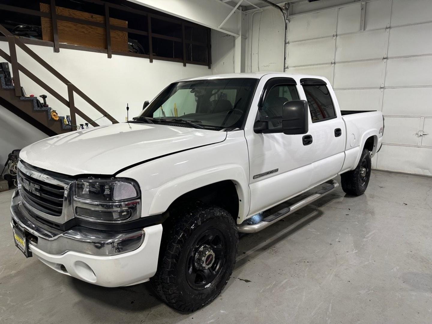 2003 WHITE GMC SIERRA 2500 HEAVY DUTY (1GTHK23U73F) with an 6.0L engine, Automatic transmission, located at 1030 S. 22nd St., Bismarck, ND, 58504, (701) 258-0022, 46.793560, -100.758118 - NEW TIRES, 6,O LITER- Photo#4