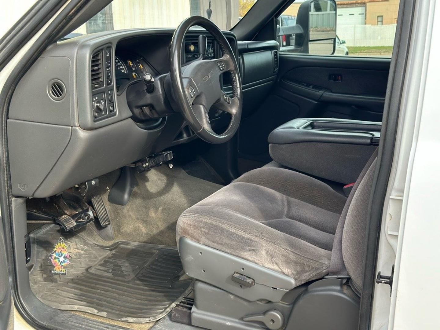 2003 WHITE GMC SIERRA 2500 HEAVY DUTY (1GTHK23U73F) with an 6.0L engine, Automatic transmission, located at 1030 S. 22nd St., Bismarck, ND, 58504, (701) 258-0022, 46.793560, -100.758118 - NEW TIRES, 6,O LITER- Photo#10