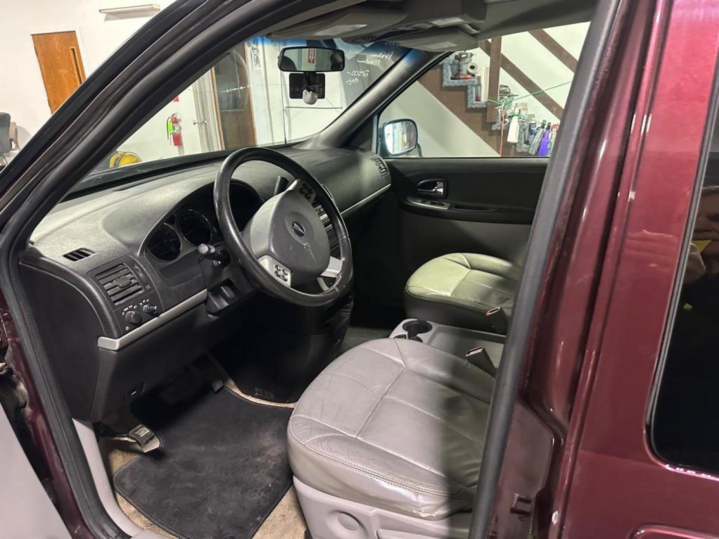 2006 PONTIAC MONTANA SV6 (1GMDV33L76D) with an 3.5L engine, Automatic transmission, located at 1030 S. 22nd St., Bismarck, ND, 58504, (701) 258-0022, 46.793560, -100.758118 - Photo#14