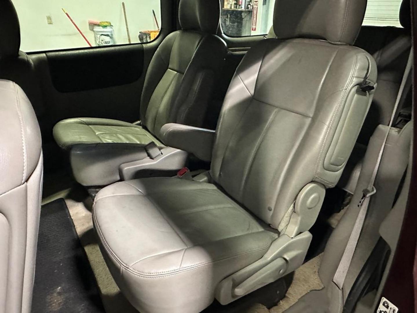 2006 PONTIAC MONTANA SV6 (1GMDV33L76D) with an 3.5L engine, Automatic transmission, located at 1030 S. 22nd St., Bismarck, ND, 58504, (701) 258-0022, 46.793560, -100.758118 - Photo#16