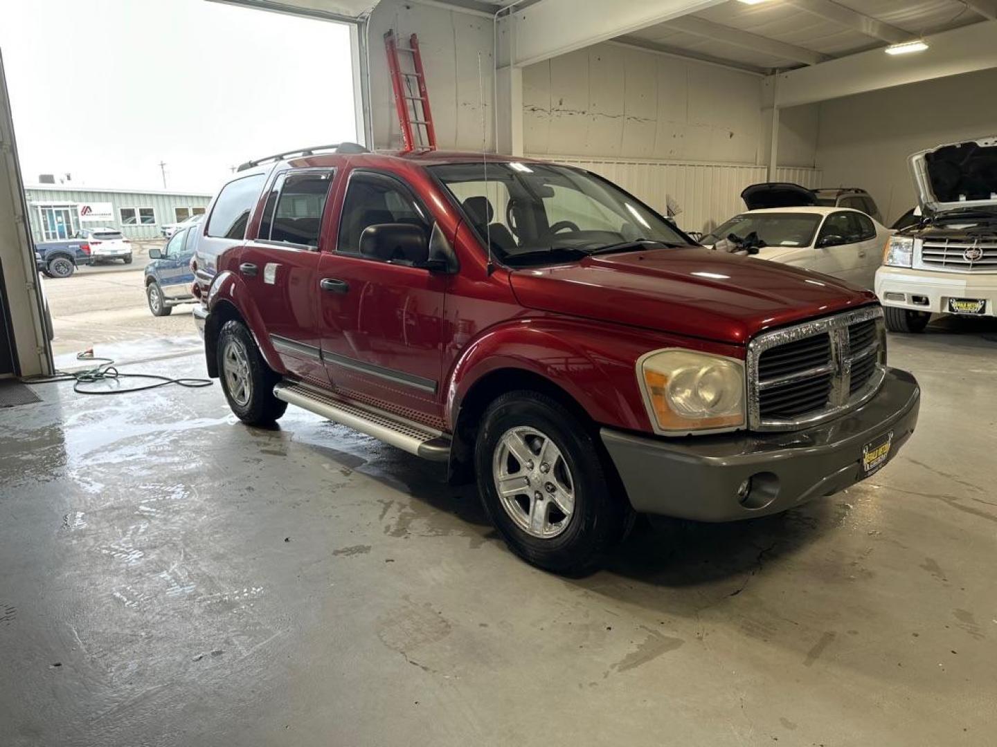 2006 DODGE DURANGO SLT (1D4HB48226F) with an 5.7L engine, Automatic transmission, located at 1030 S. 22nd St., Bismarck, ND, 58504, (701) 258-0022, 46.793560, -100.758118- Photo#3