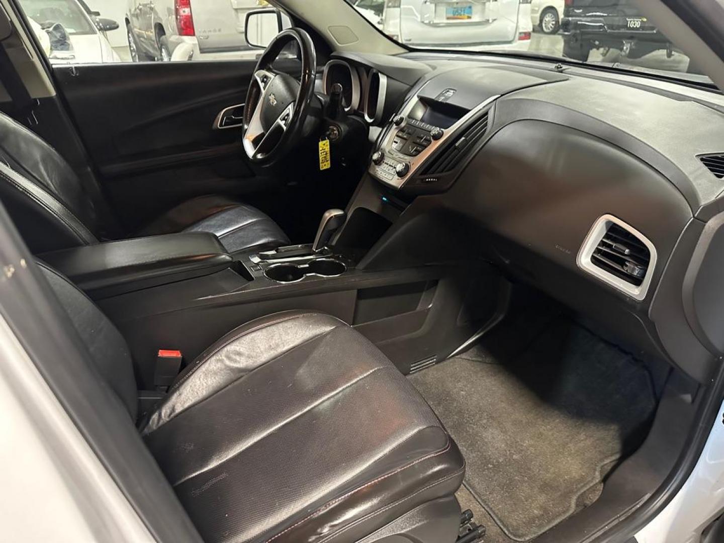 2010 CHEVROLET EQUINOX LT (2CNALPEW8A6) with an 2.4L engine, Automatic transmission, located at 1030 S. 22nd St., Bismarck, ND, 58504, (701) 258-0022, 46.793560, -100.758118 - Photo#5