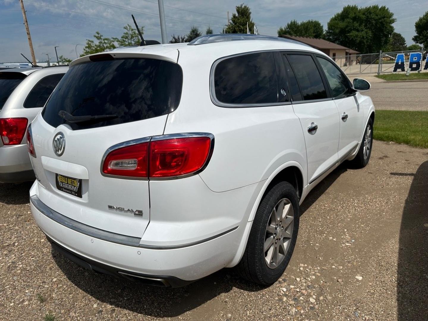 2016 BUICK ENCLAVE (5GAKVBKD6GJ) with an 3.6L engine, Automatic transmission, located at 1030 S. 22nd St., Bismarck, ND, 58504, (701) 258-0022, 46.793560, -100.758118- Photo#3