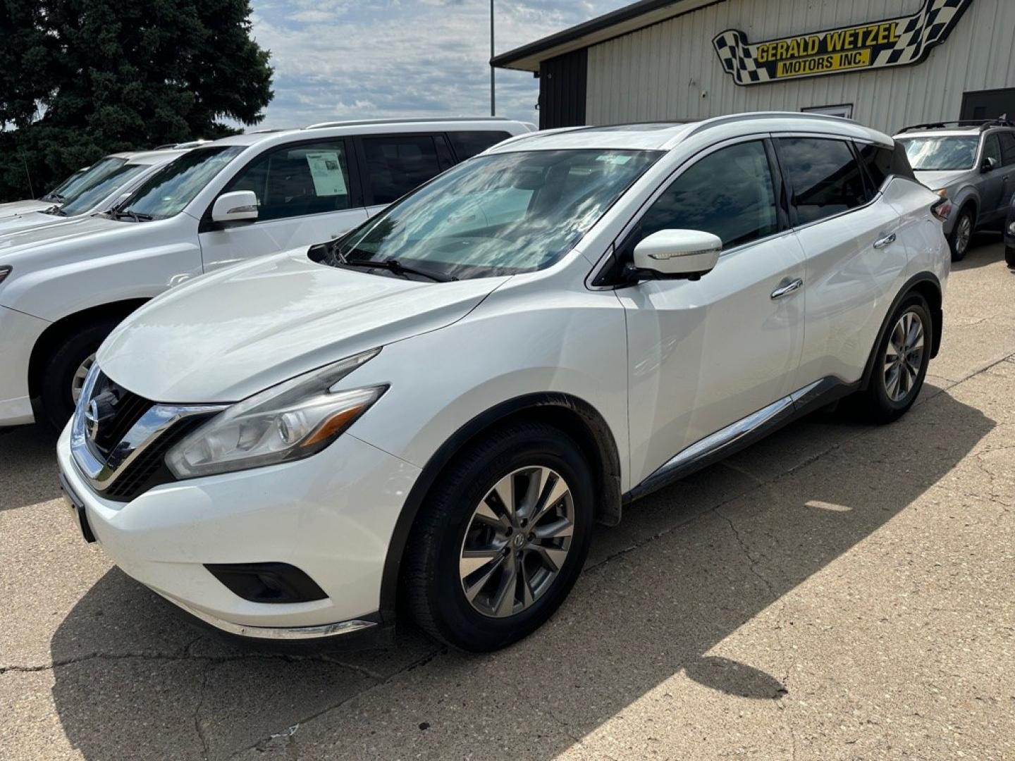 2015 NISSAN MURANO S (5N1AZ2MH2FN) with an 3.5L engine, Continuously Variable transmission, located at 1030 S. 22nd St., Bismarck, ND, 58504, (701) 258-0022, 46.793560, -100.758118- Photo#0
