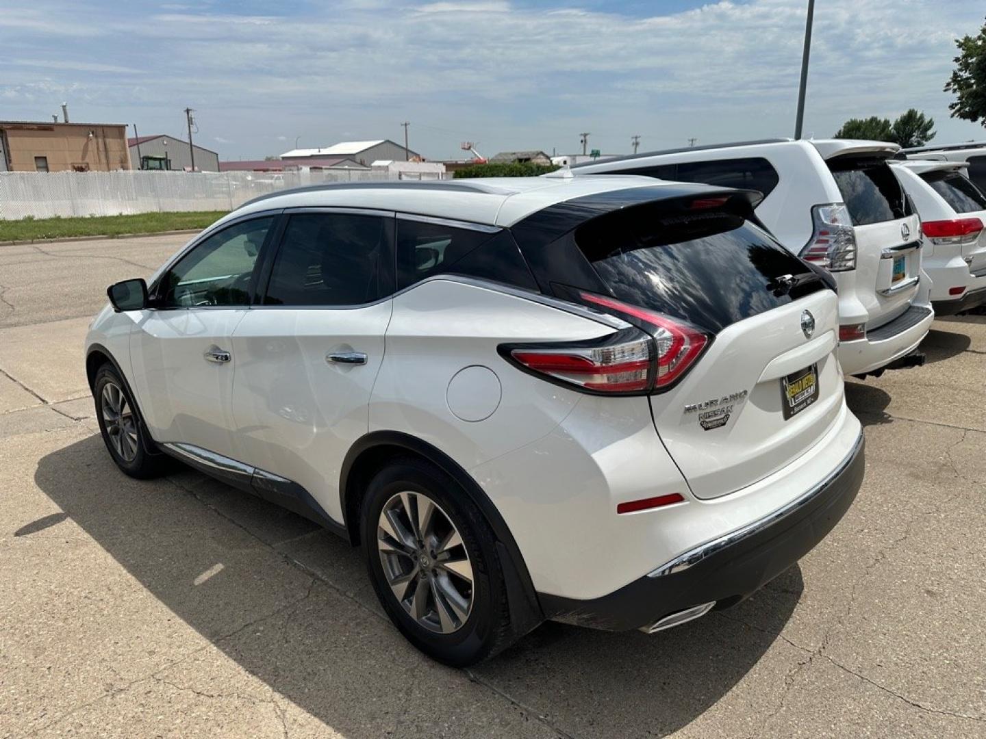 2015 NISSAN MURANO S (5N1AZ2MH2FN) with an 3.5L engine, Continuously Variable transmission, located at 1030 S. 22nd St., Bismarck, ND, 58504, (701) 258-0022, 46.793560, -100.758118- Photo#1