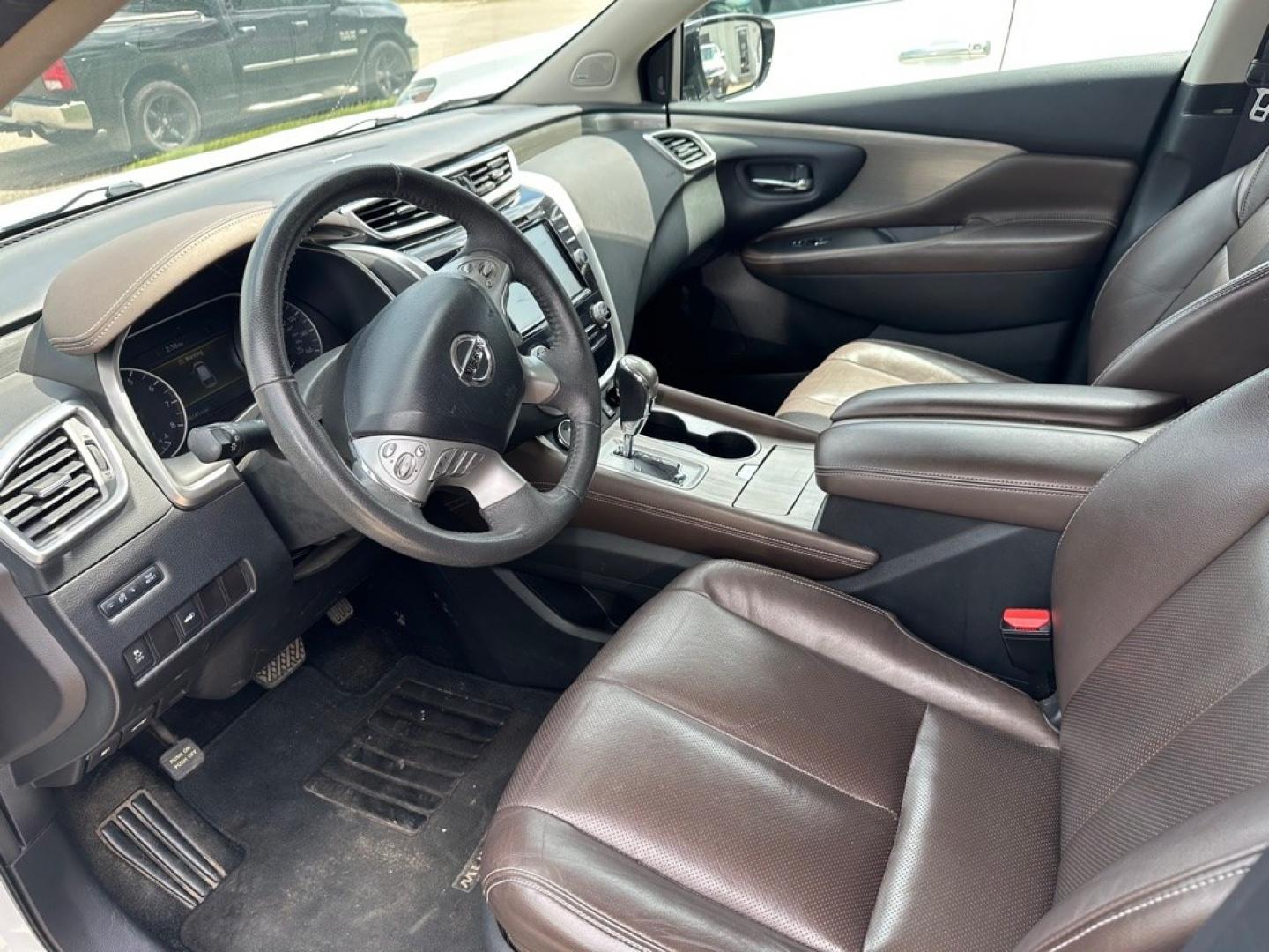 2015 NISSAN MURANO S (5N1AZ2MH2FN) with an 3.5L engine, Continuously Variable transmission, located at 1030 S. 22nd St., Bismarck, ND, 58504, (701) 258-0022, 46.793560, -100.758118- Photo#4
