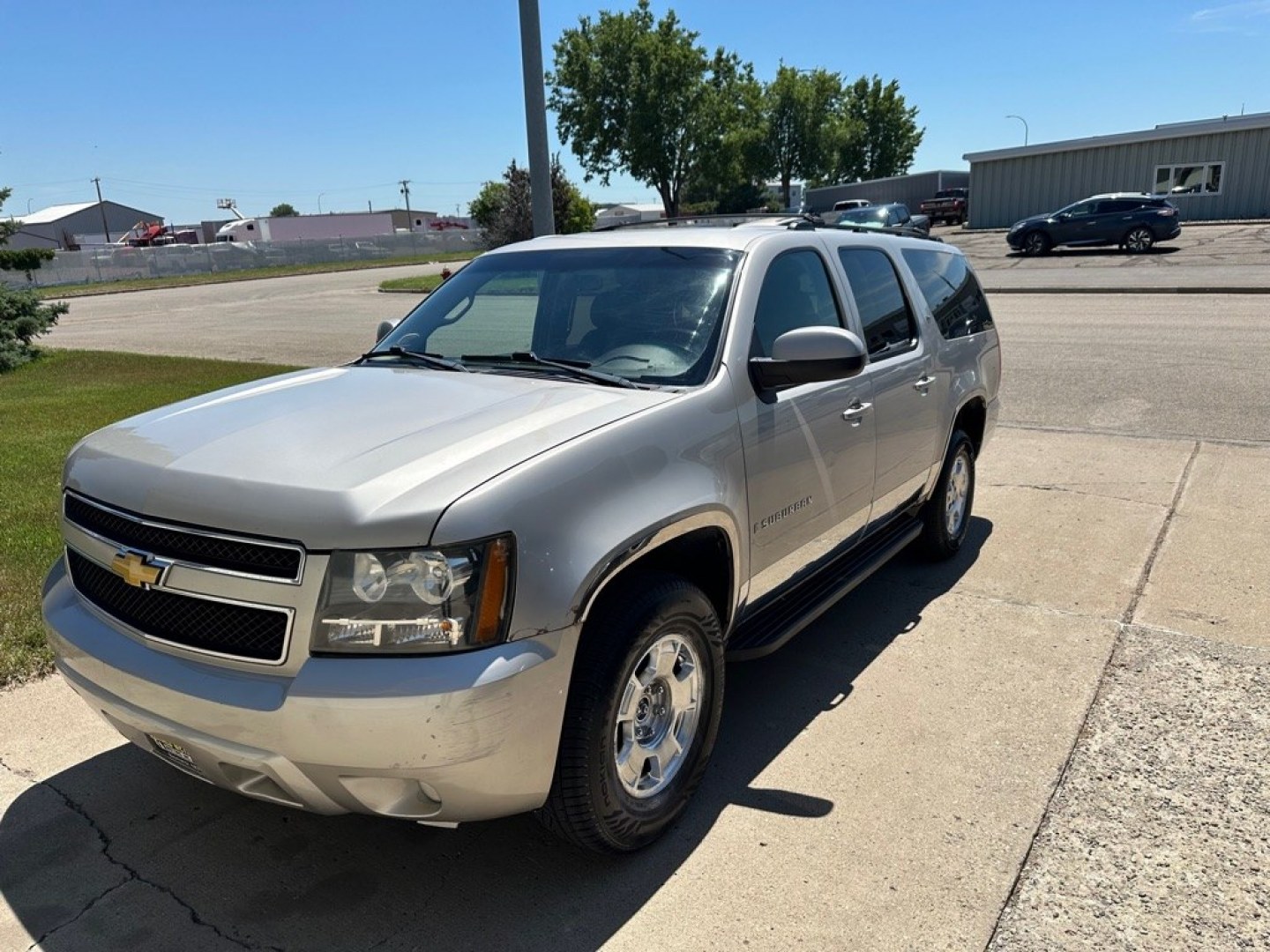 2009 CHEVROLET SUBURBAN 1500 LT (1GNFK26319R) with an 5.3L engine, Automatic transmission, located at 1030 S. 22nd St., Bismarck, ND, 58504, (701) 258-0022, 46.793560, -100.758118- Photo#0