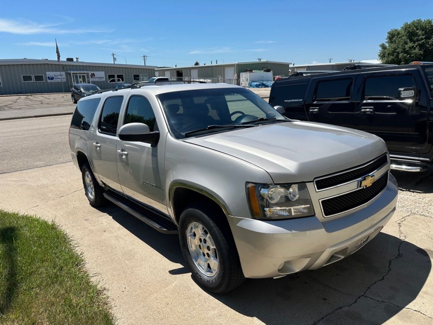 2009 CHEVROLET SUBURBAN 1500 LT (1GNFK26319R) with an 5.3L engine, Automatic transmission, located at 1030 S. 22nd St., Bismarck, ND, 58504, (701) 258-0022, 46.793560, -100.758118- Photo#3