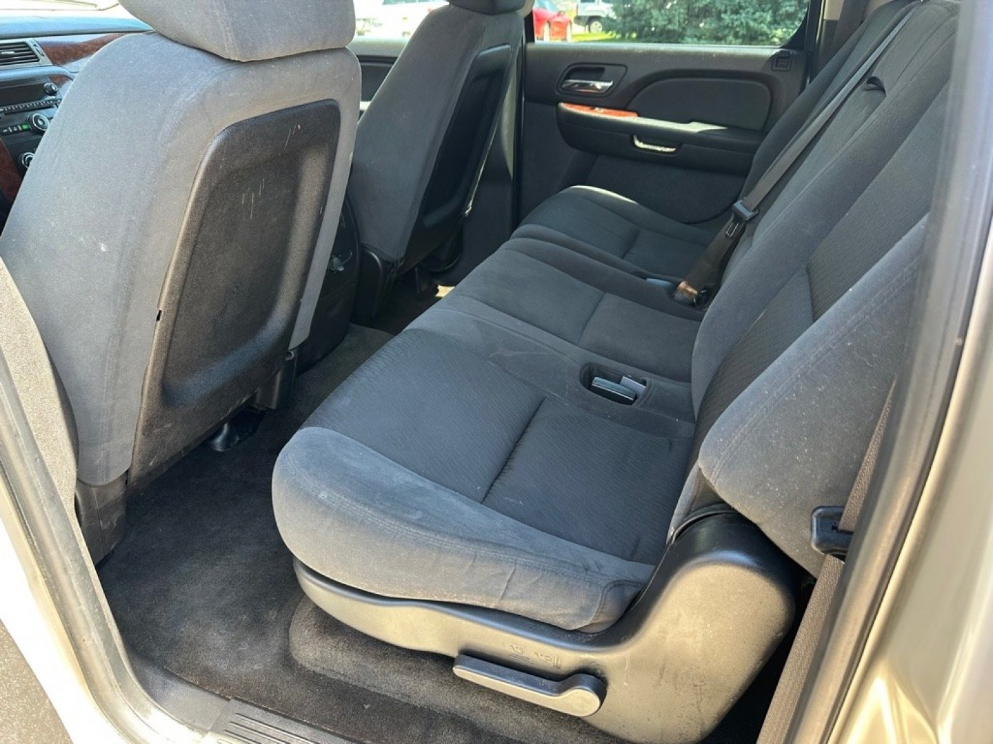 2009 CHEVROLET SUBURBAN 1500 LT (1GNFK26319R) with an 5.3L engine, Automatic transmission, located at 1030 S. 22nd St., Bismarck, ND, 58504, (701) 258-0022, 46.793560, -100.758118- Photo#6