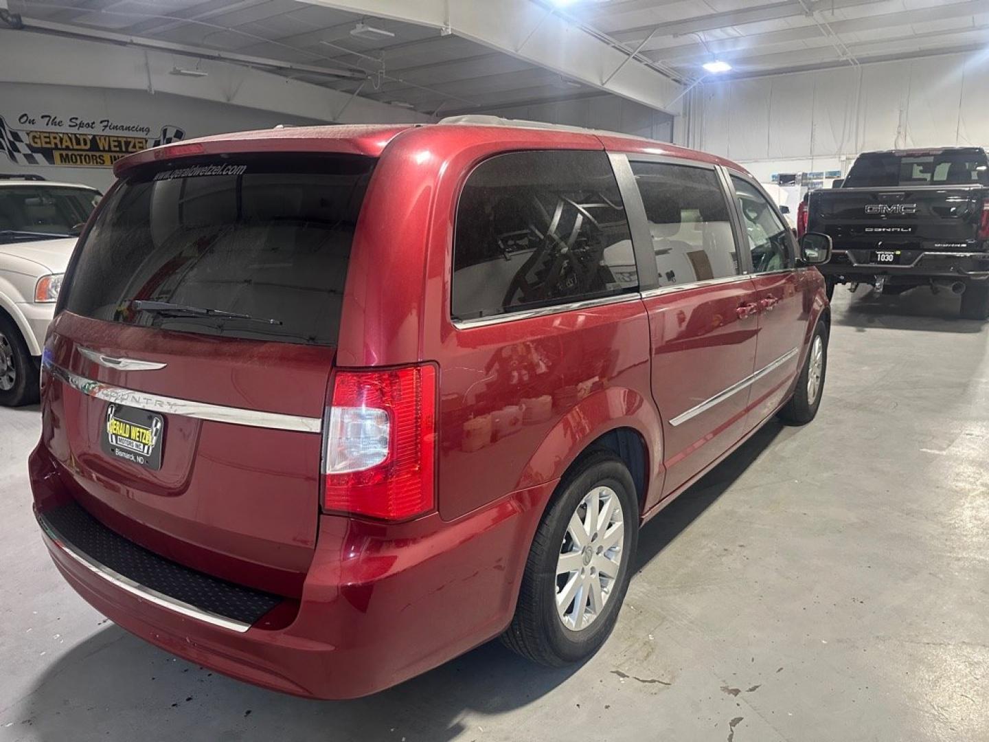 2013 BURGUN CHRYSLER TOWN and COUNTRY TOURING (2C4RC1BG4DR) with an 3.6L engine, Automatic transmission, located at 1030 S. 22nd St., Bismarck, ND, 58504, (701) 258-0022, 46.793560, -100.758118- Photo#3