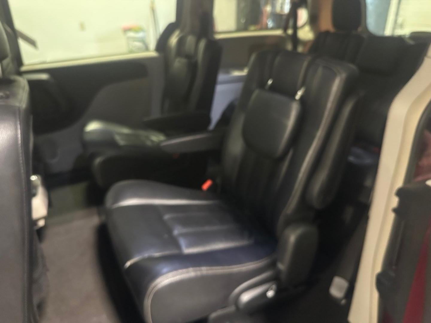 2013 BURGUN CHRYSLER TOWN and COUNTRY TOURING (2C4RC1BG4DR) with an 3.6L engine, Automatic transmission, located at 1030 S. 22nd St., Bismarck, ND, 58504, (701) 258-0022, 46.793560, -100.758118- Photo#4