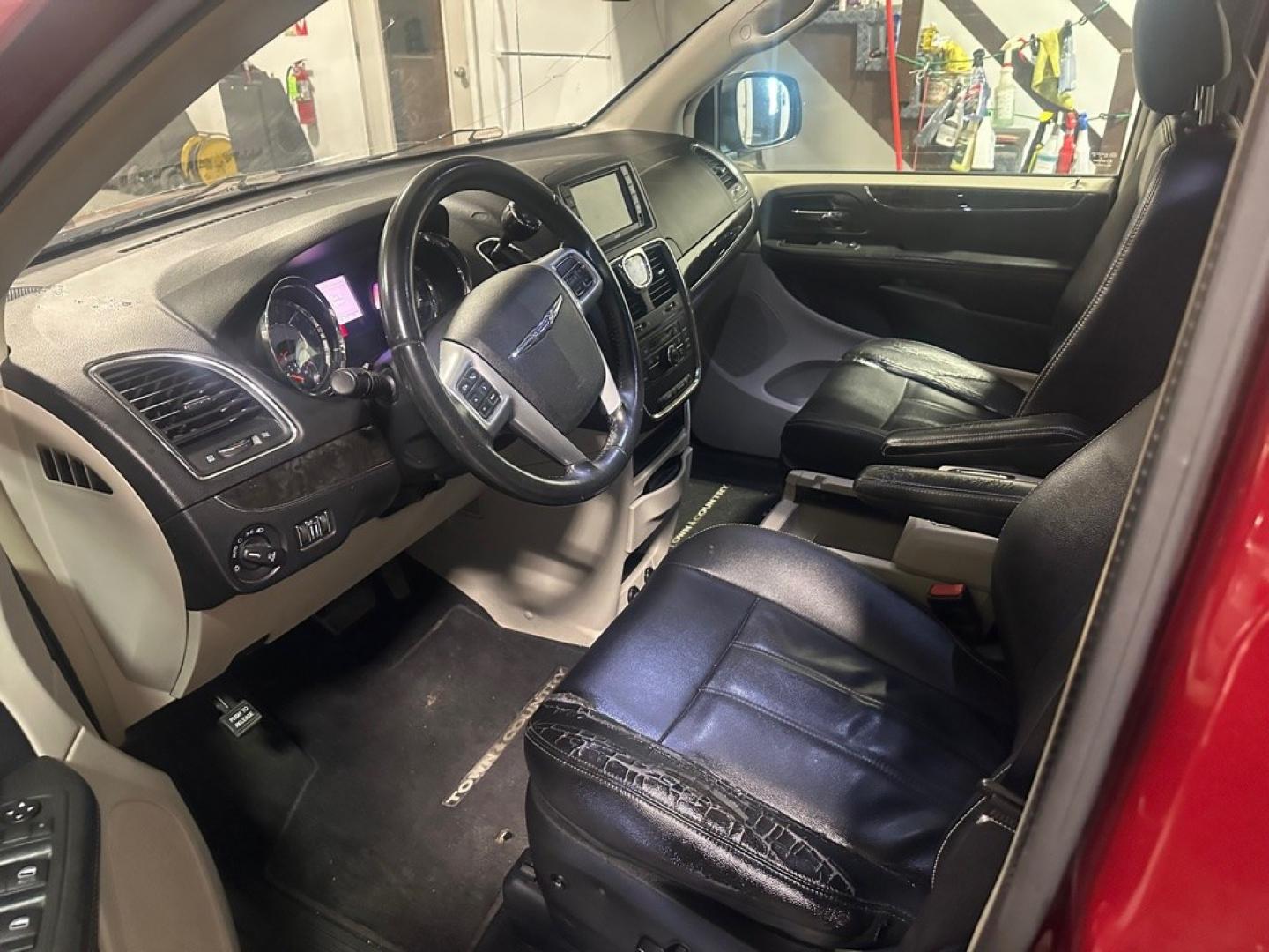 2013 BURGUN CHRYSLER TOWN and COUNTRY TOURING (2C4RC1BG4DR) with an 3.6L engine, Automatic transmission, located at 1030 S. 22nd St., Bismarck, ND, 58504, (701) 258-0022, 46.793560, -100.758118- Photo#5
