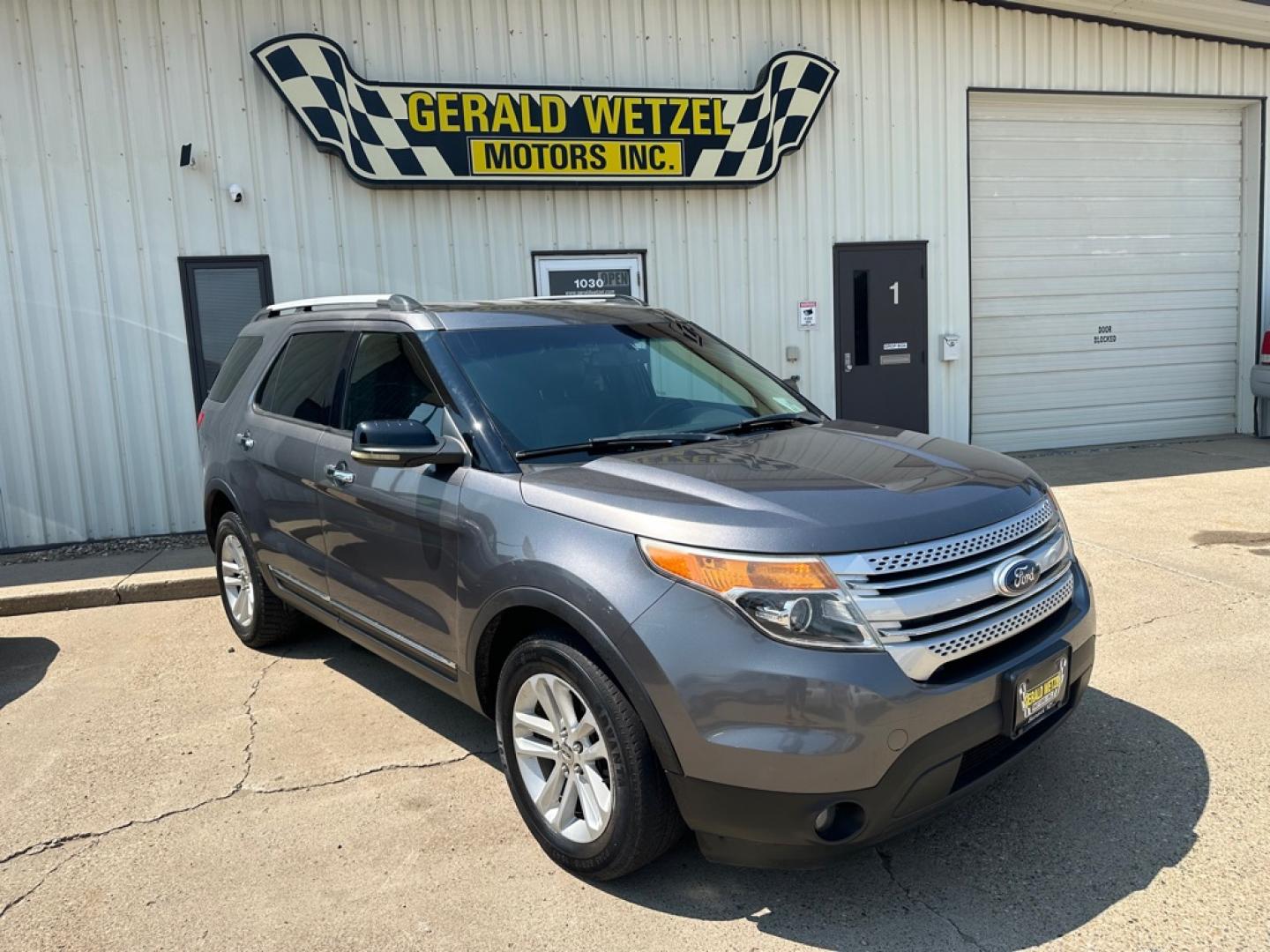 2011 GREY FORD EXPLORER XLT (1FMHK8D89BG) with an 3.5L engine, Automatic transmission, located at 1030 S. 22nd St., Bismarck, ND, 58504, (701) 258-0022, 46.793560, -100.758118 - NICE CLEAN EXPLORER- Photo#2