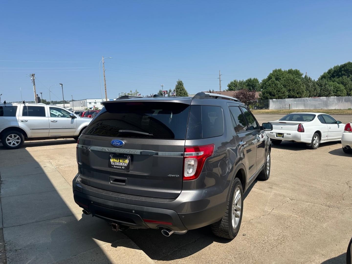 2011 GREY FORD EXPLORER XLT (1FMHK8D89BG) with an 3.5L engine, Automatic transmission, located at 1030 S. 22nd St., Bismarck, ND, 58504, (701) 258-0022, 46.793560, -100.758118 - NICE CLEAN EXPLORER- Photo#3