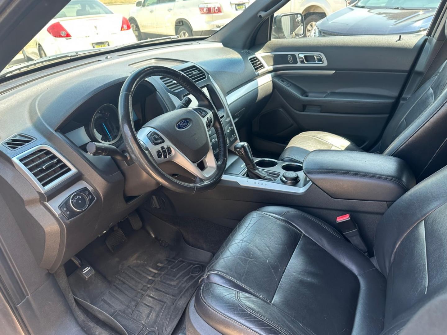 2011 GREY FORD EXPLORER XLT (1FMHK8D89BG) with an 3.5L engine, Automatic transmission, located at 1030 S. 22nd St., Bismarck, ND, 58504, (701) 258-0022, 46.793560, -100.758118 - NICE CLEAN EXPLORER- Photo#4