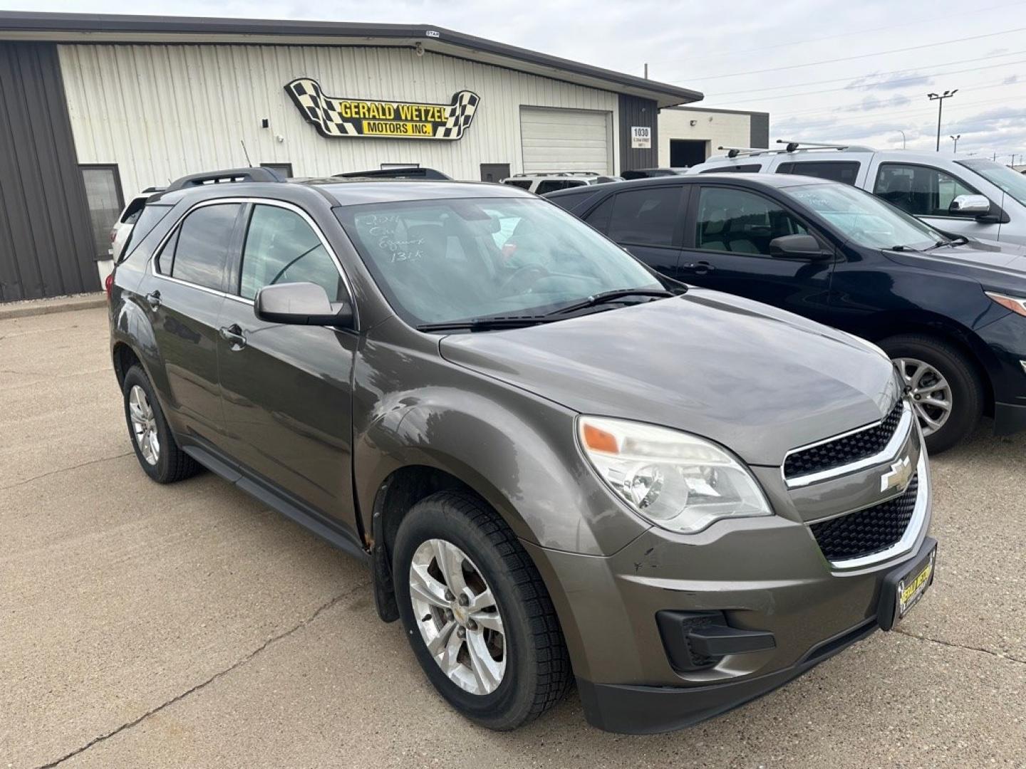 2011 CHEVROLET EQUINOX LT (2CNFLEEC6B6) with an 2.4L engine, Automatic transmission, located at 1030 S. 22nd St., Bismarck, ND, 58504, (701) 258-0022, 46.793560, -100.758118- Photo#2